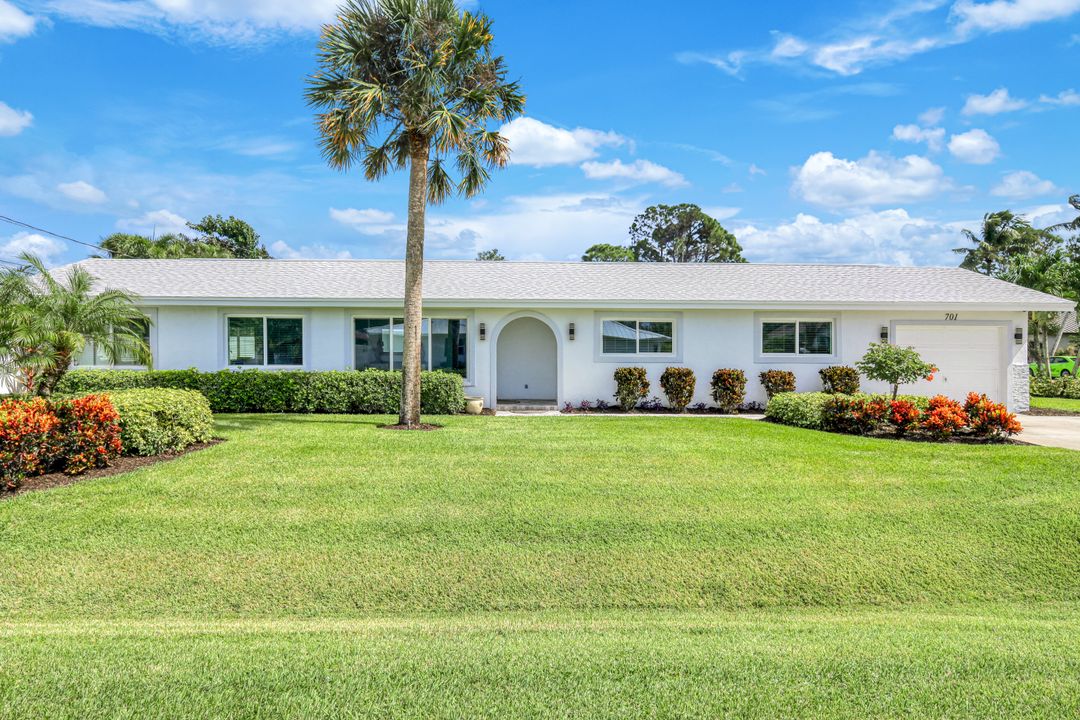 590 92nd Ave N, Naples, FL 34108