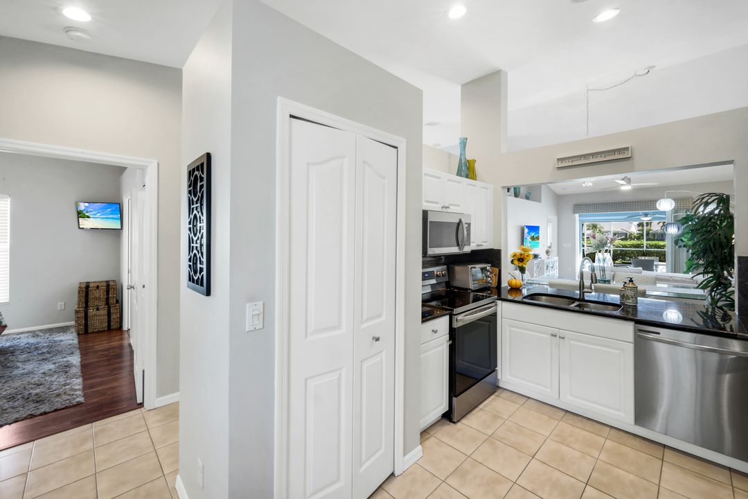 2150 Stacil Cir, Naples, FL 34109