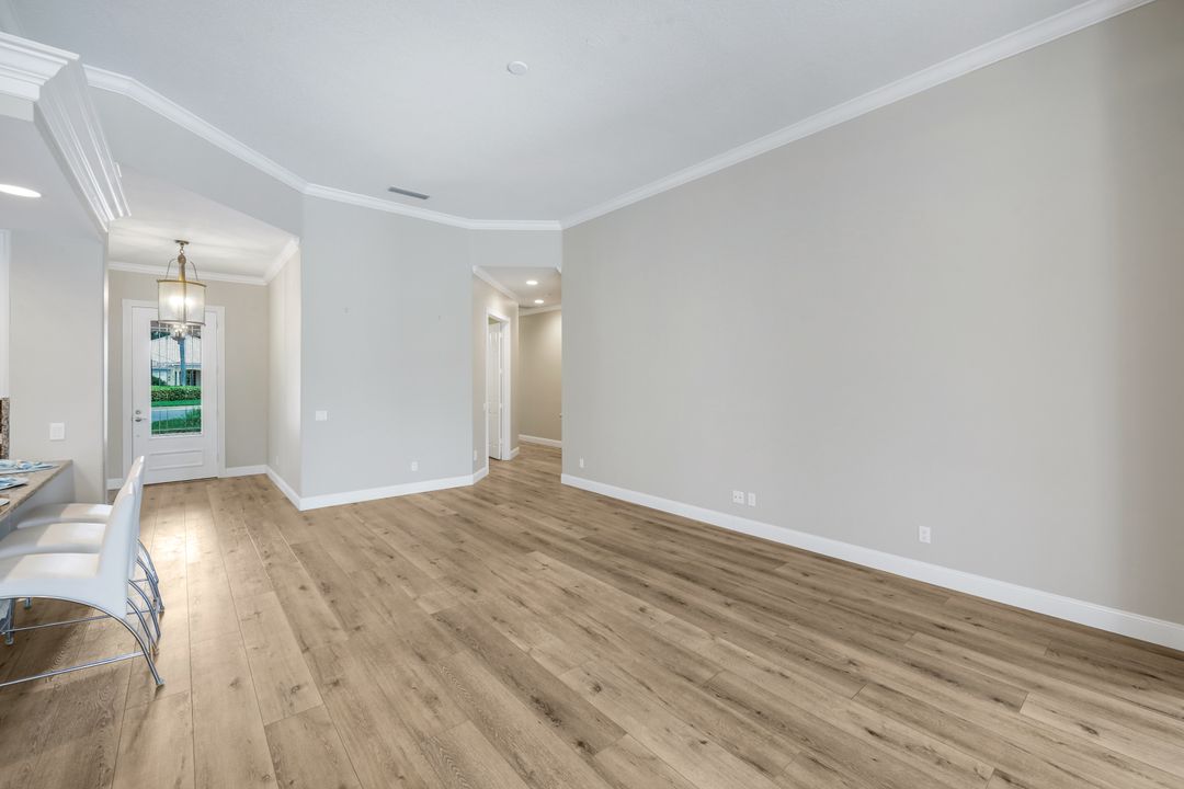 4362 Queen Elizabeth Way, Naples, FL 34119