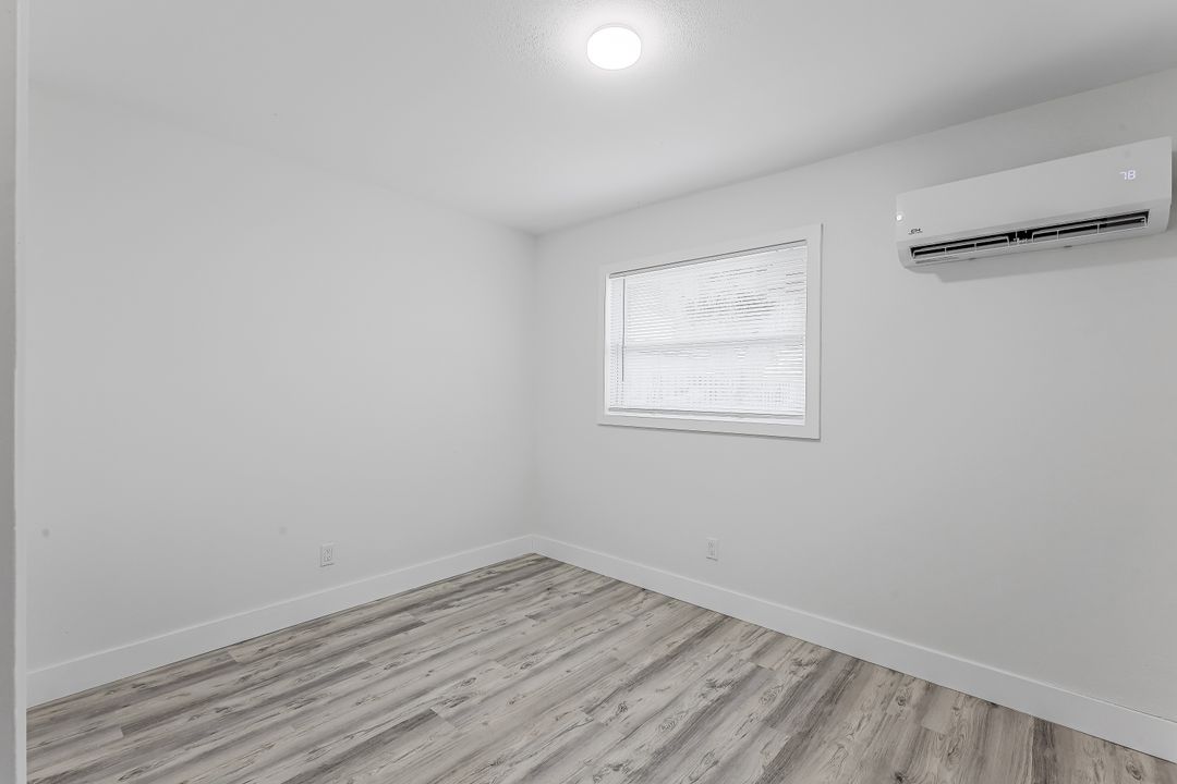 4906 York St, Cape Coral, FL 33904