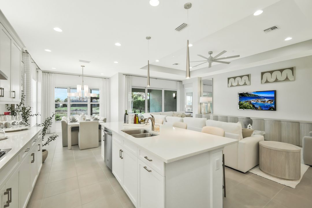 11805 Drake Ln, Naples, FL 34120