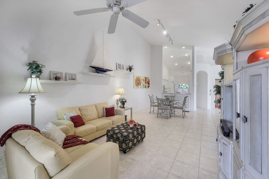 6721 Calumet Dr, Naples, FL 34113