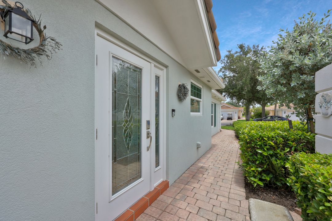 5386 Guadeloupe Way, Naples, FL 34119