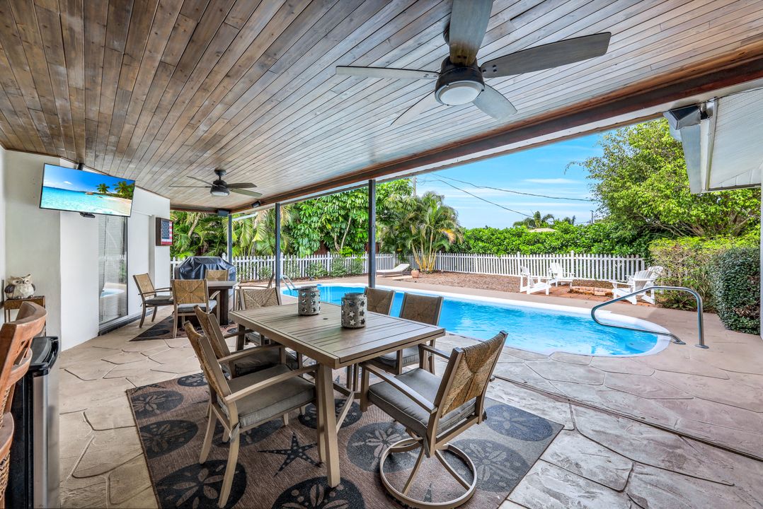 289 Burning Tree Dr, Naples, FL 34105