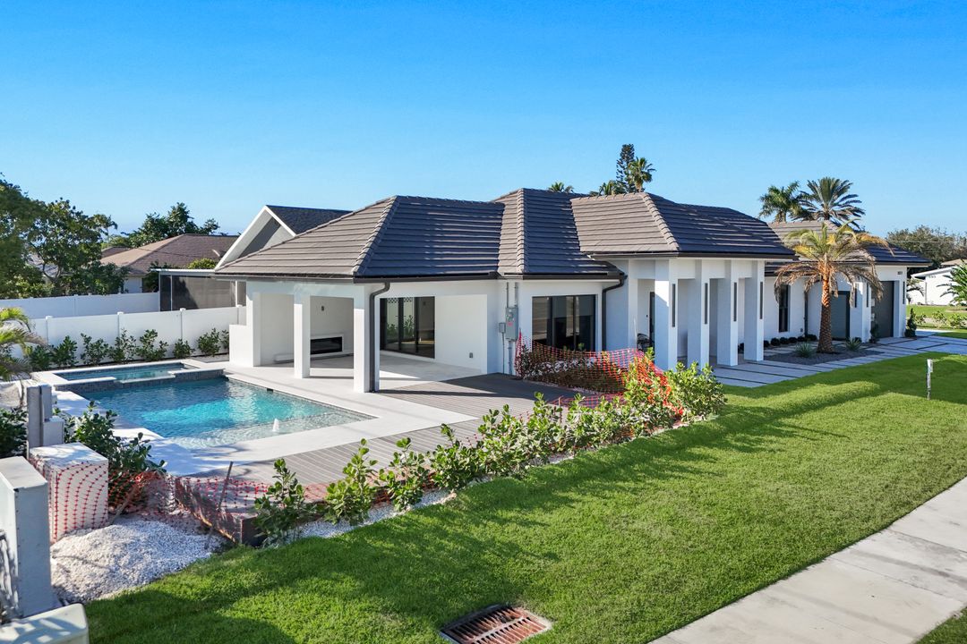 10771 6th St N, Naples, FL 34108