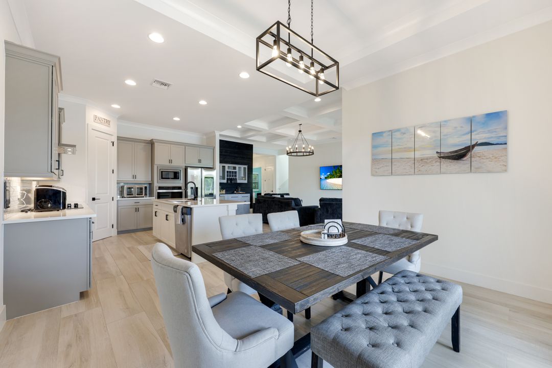 3697 Sapphire Cv Cir, Naples, FL 34114