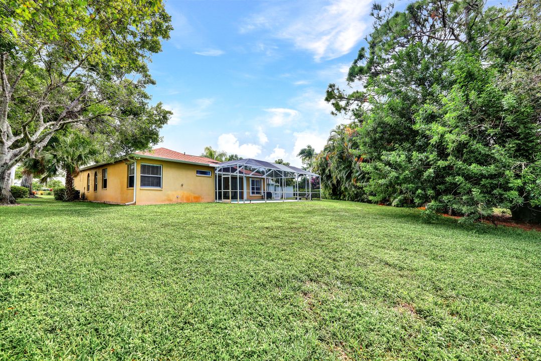 707 Teton Ct, Naples, FL 34104