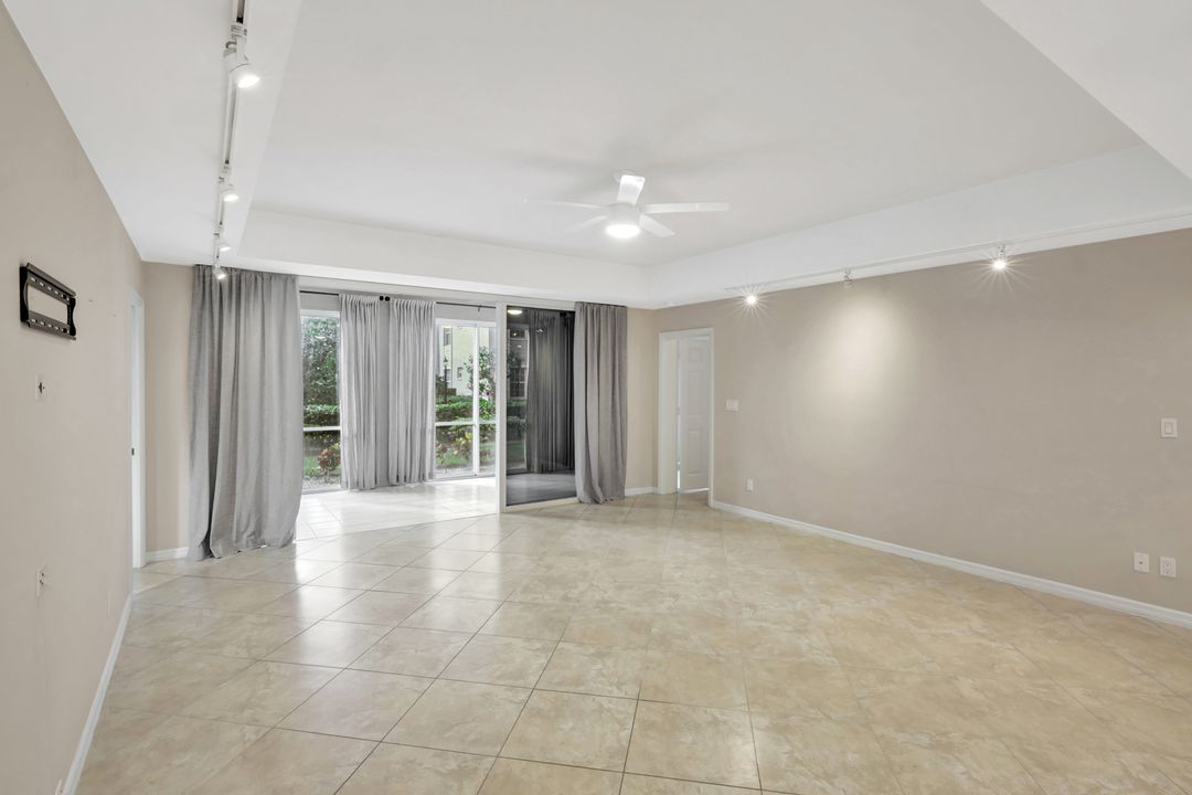 240 Via Perignon, Naples, FL 34119