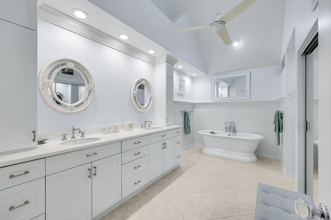 635 Bridge Way Ln, Naples, FL 34108