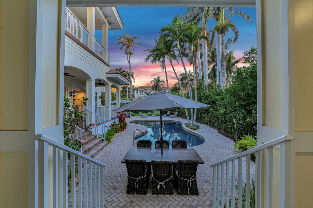 1550 Gordon Dr, Naples, FL 34102