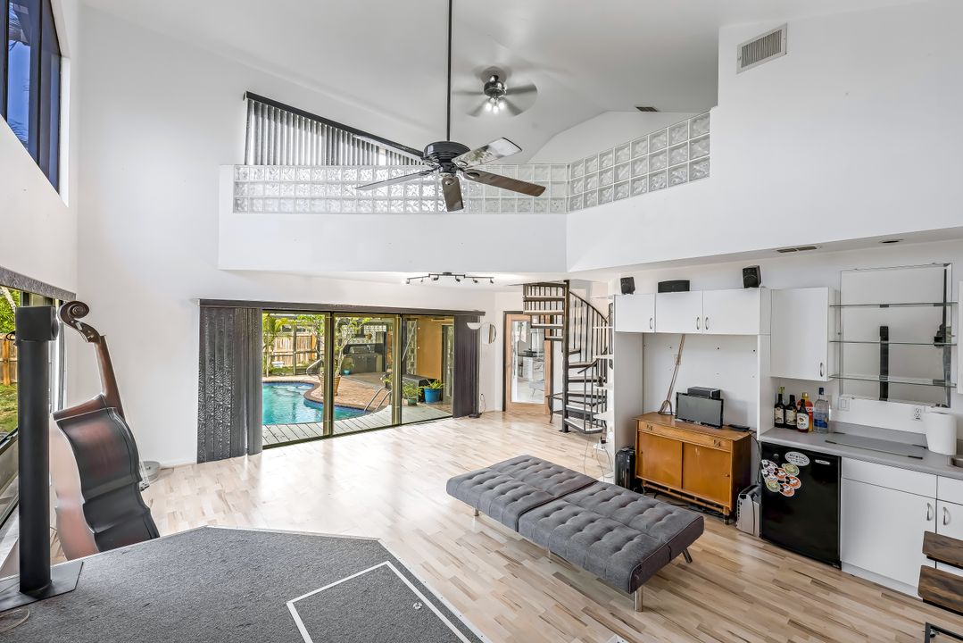 916 SE 30th Ln, Cape Coral, FL 33904