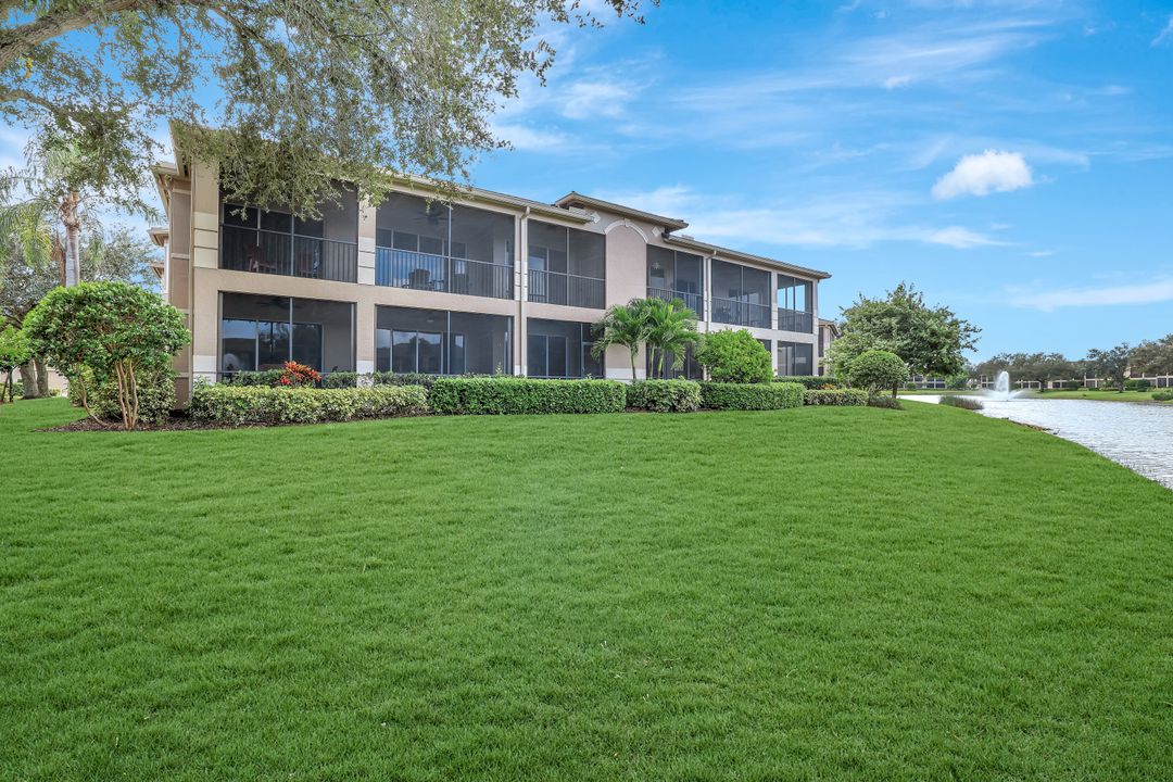 721 Regency Reserve Cir, Naples, FL 34119
