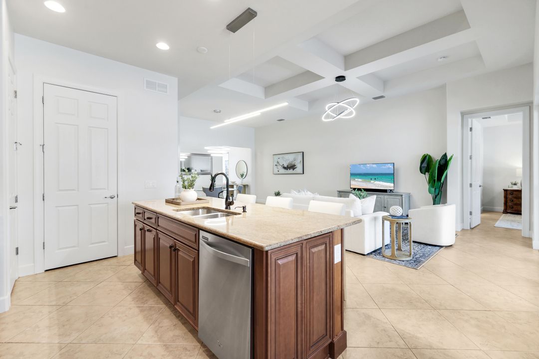 9103 Graphite Cir, Naples, FL 34120