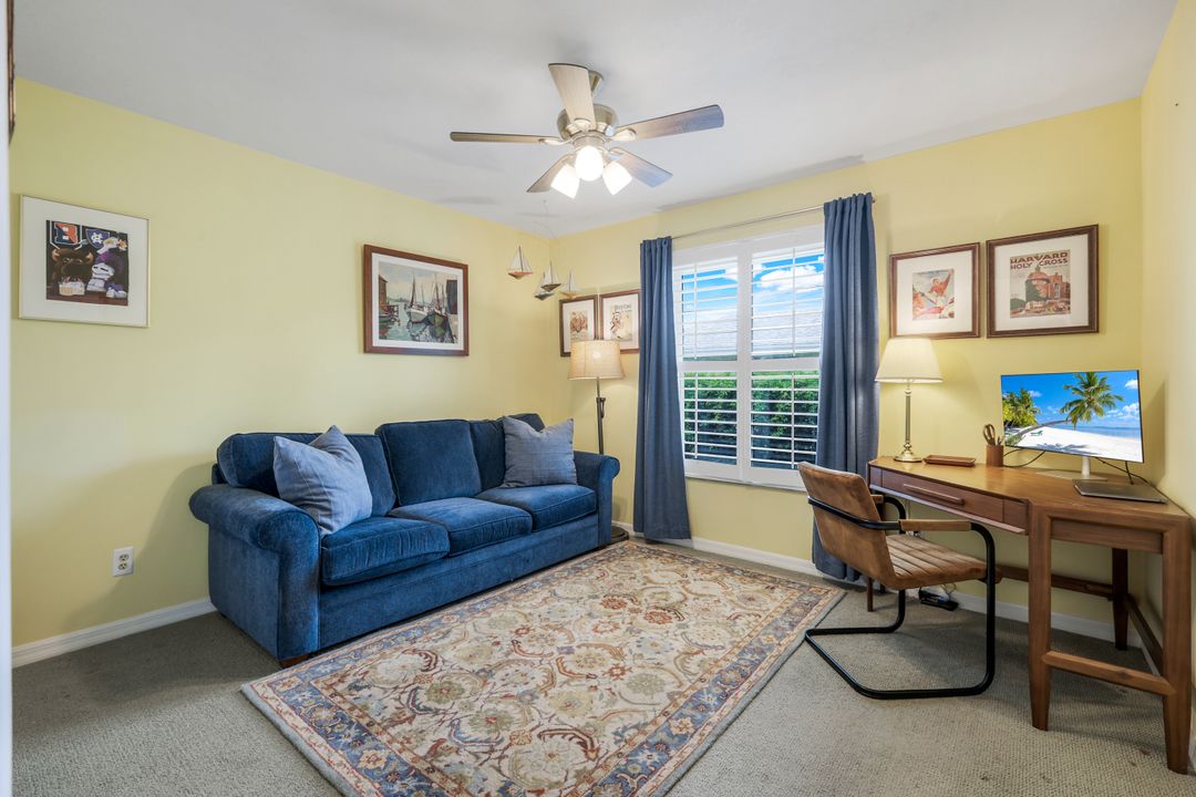 2319 Queens Way, Naples, FL 34112