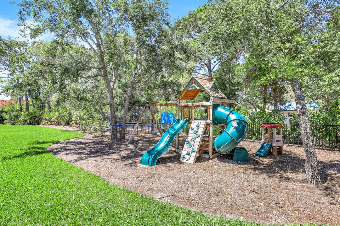 125 Caribbean Rd, Naples, FL 34108