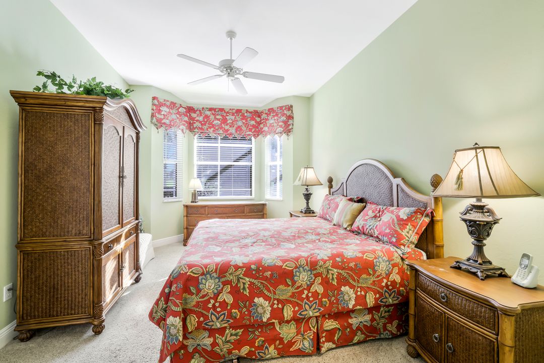 6679 Castlelawn Pl, Naples, FL 34113