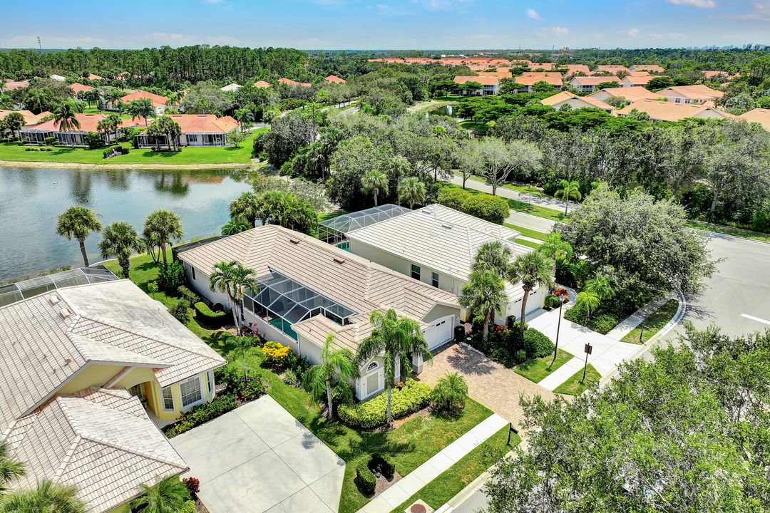 6006 Highwood Park Ln, Naples, FL 34110