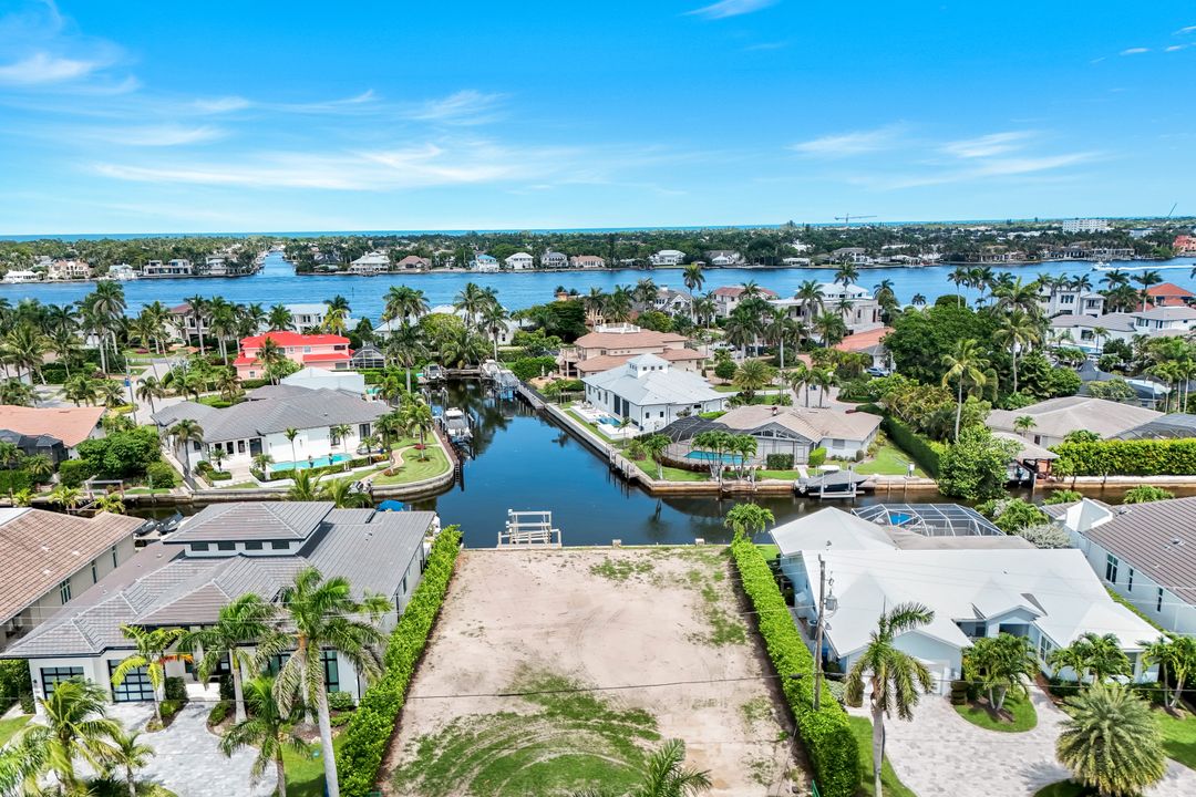 2156 Tarpon Rd, Naples, FL 34102