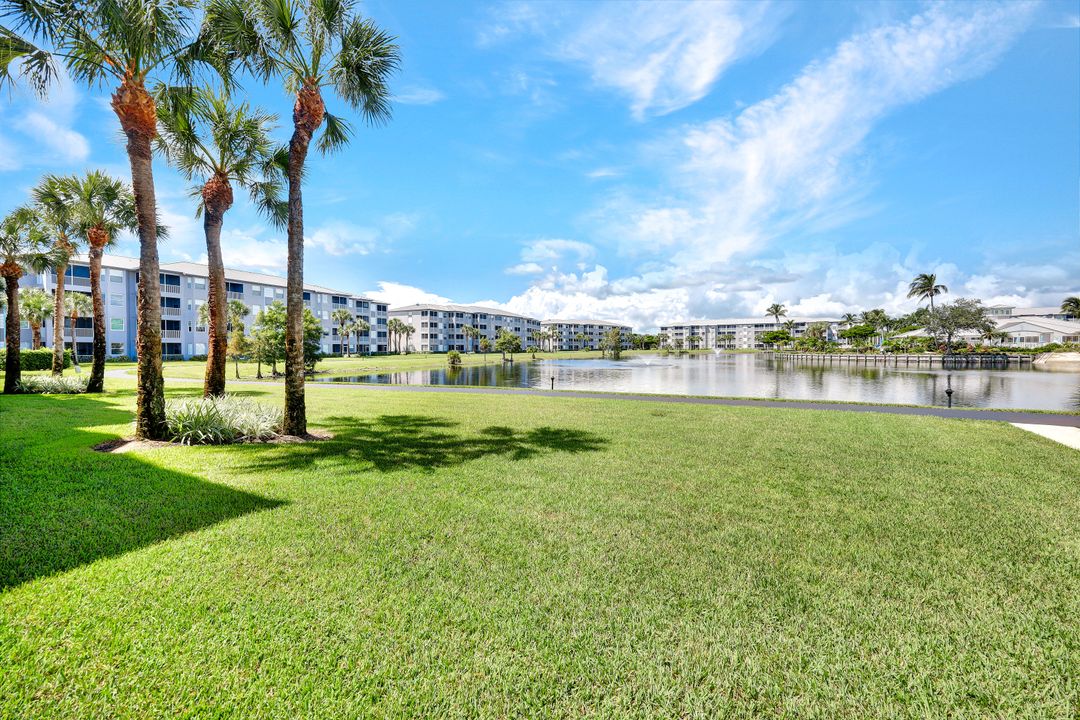 16615 Lake Cir Dr #427, Fort Myers, FL 33908