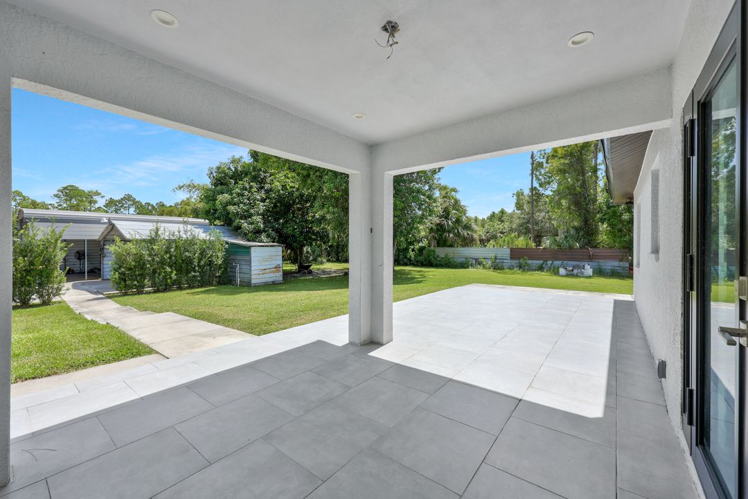 380 4th St NE, Naples, FL 34120