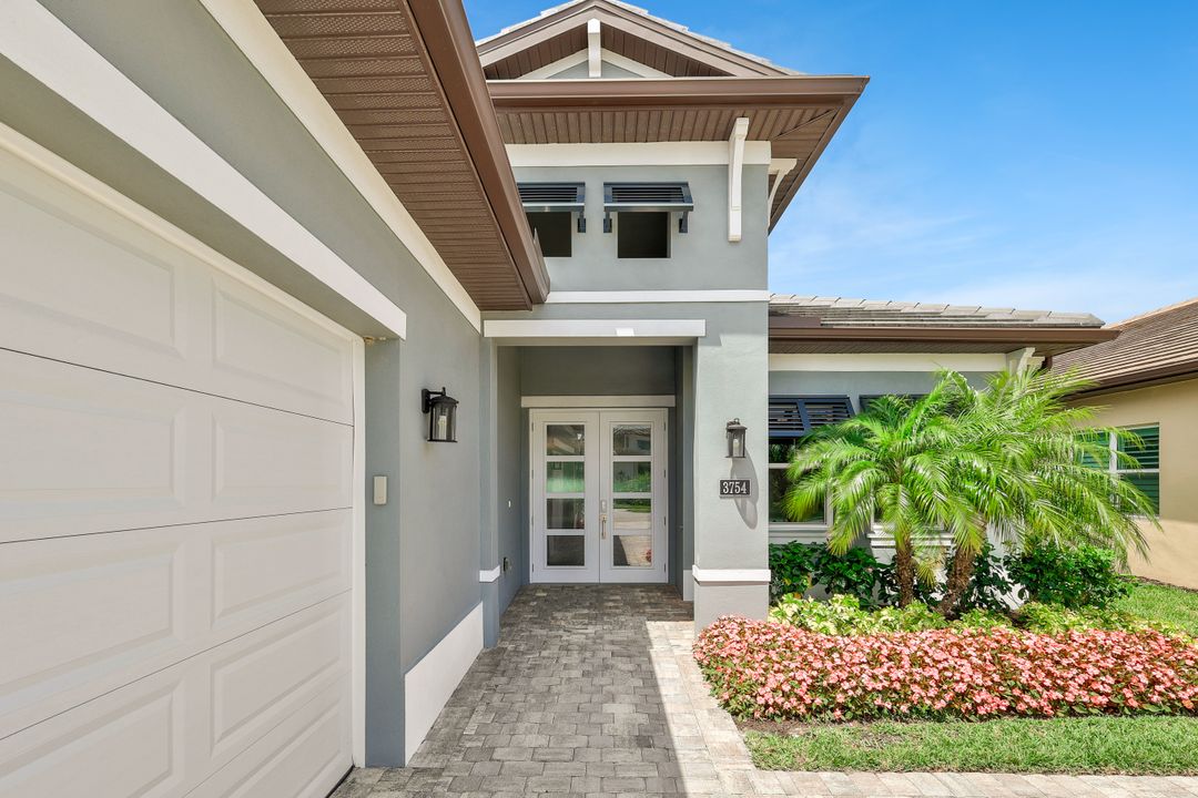 3754 Sapphire Cv Cir, Naples, FL 34114