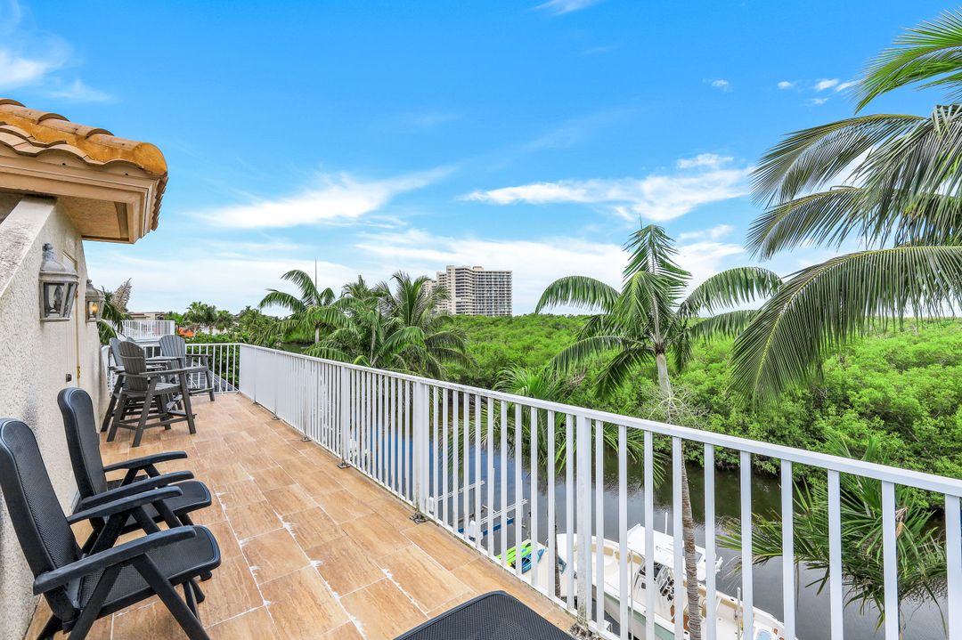 458 Spinnaker Dr, Marco Island, FL 34145