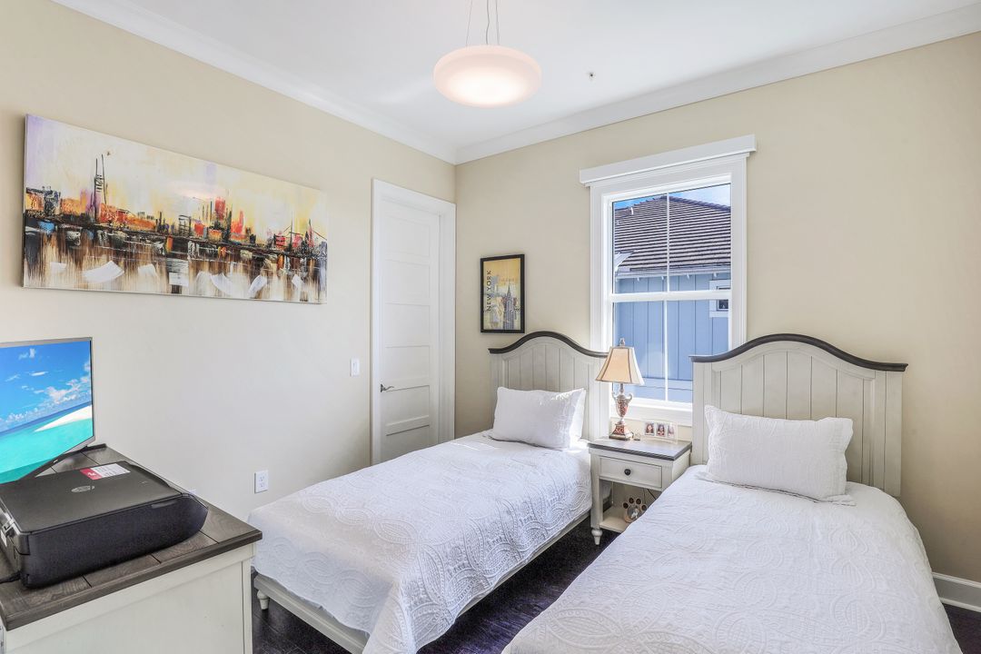 6577 Dominica Dr, Naples, FL 34113