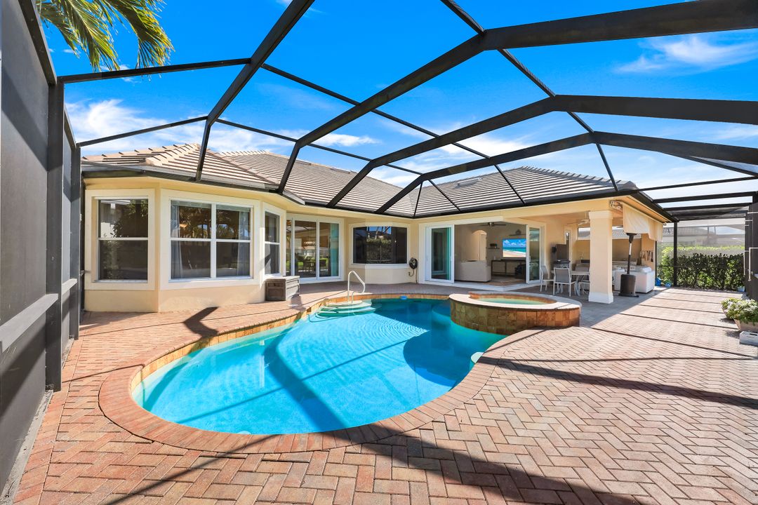 4963 Rustic Oaks Cir, Naples, FL 34105