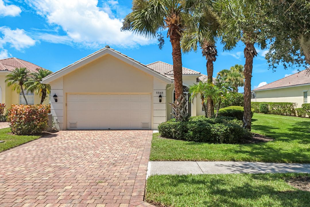 5848 Ferrara Dr, Sarasota, FL 34238