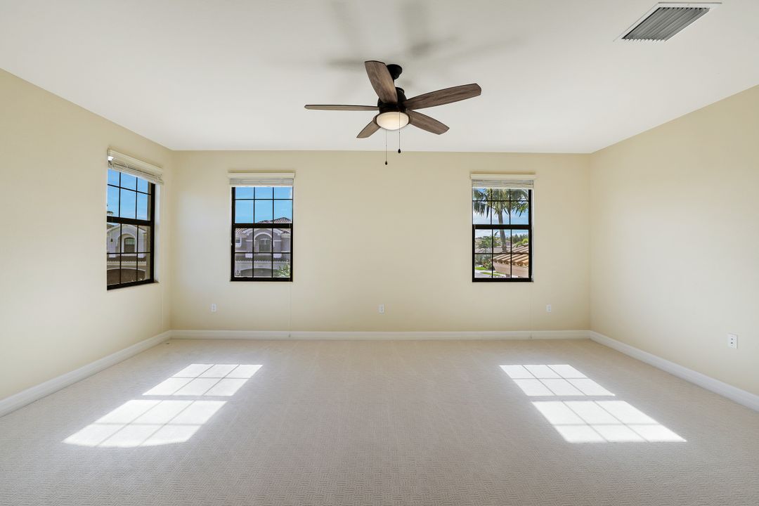 13820 Luna Dr, Naples, FL 34109