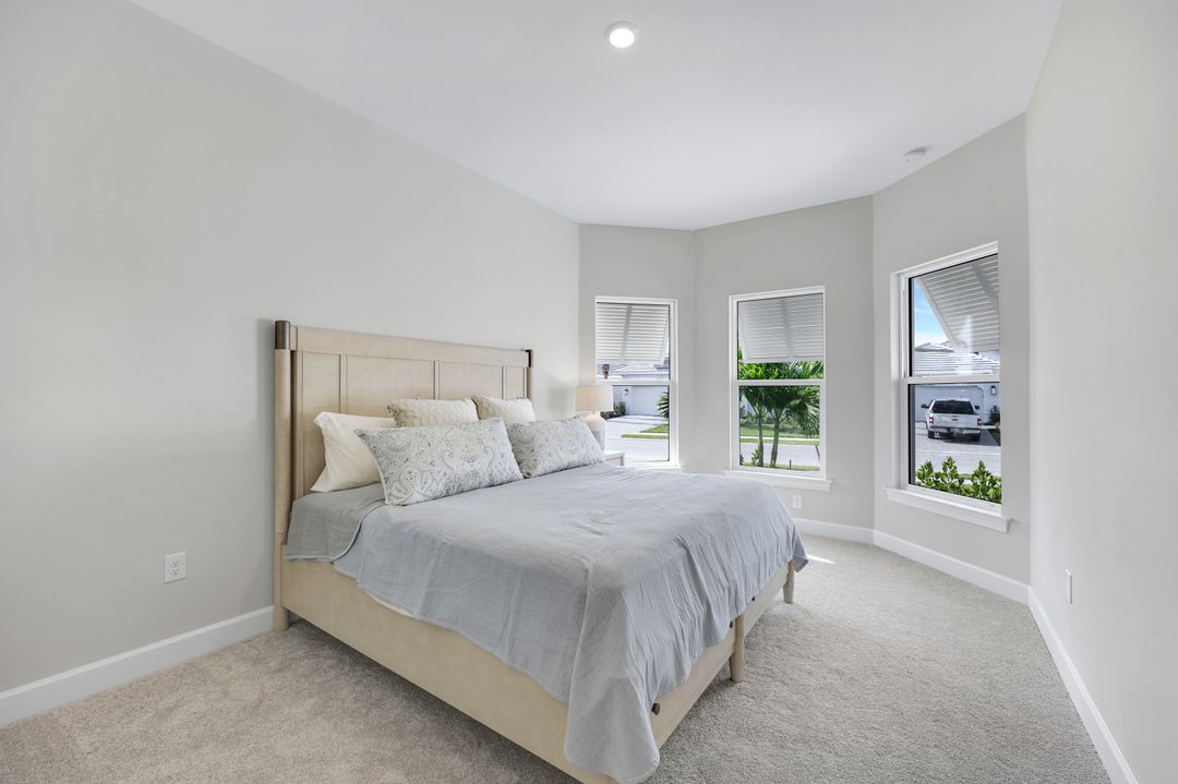 15804 Derna St, Naples, FL 34114