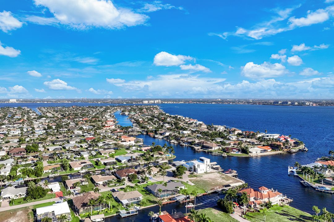 5384 Colonade Ct, Cape Coral, FL 33904