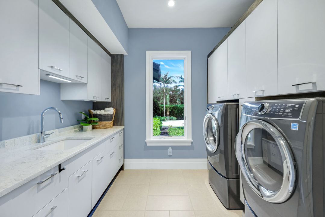 112 Hickory Rd, Naples, FL 34108