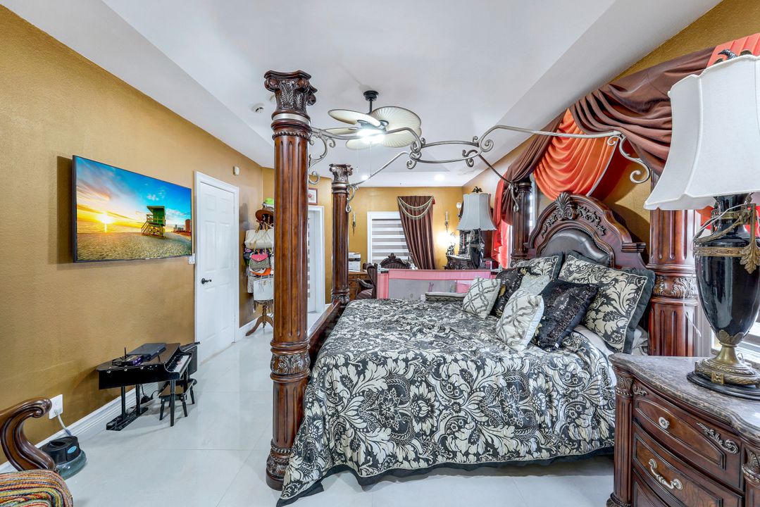 221 10th St SE, Naples, FL 34117