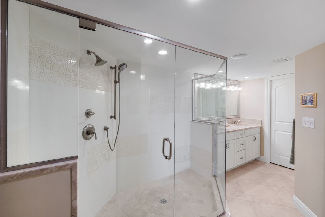 4451 Gulf Shore Blvd N #501, Naples, FL 34103