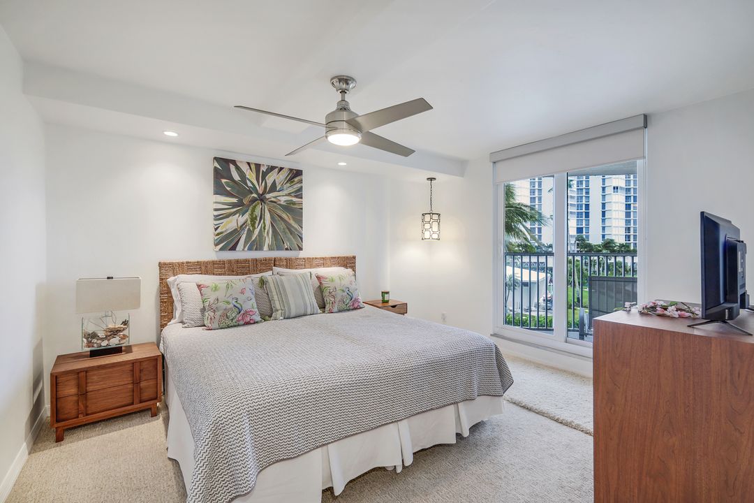 4041 Gulf Shore Blvd N #204, Naples, FL 34103