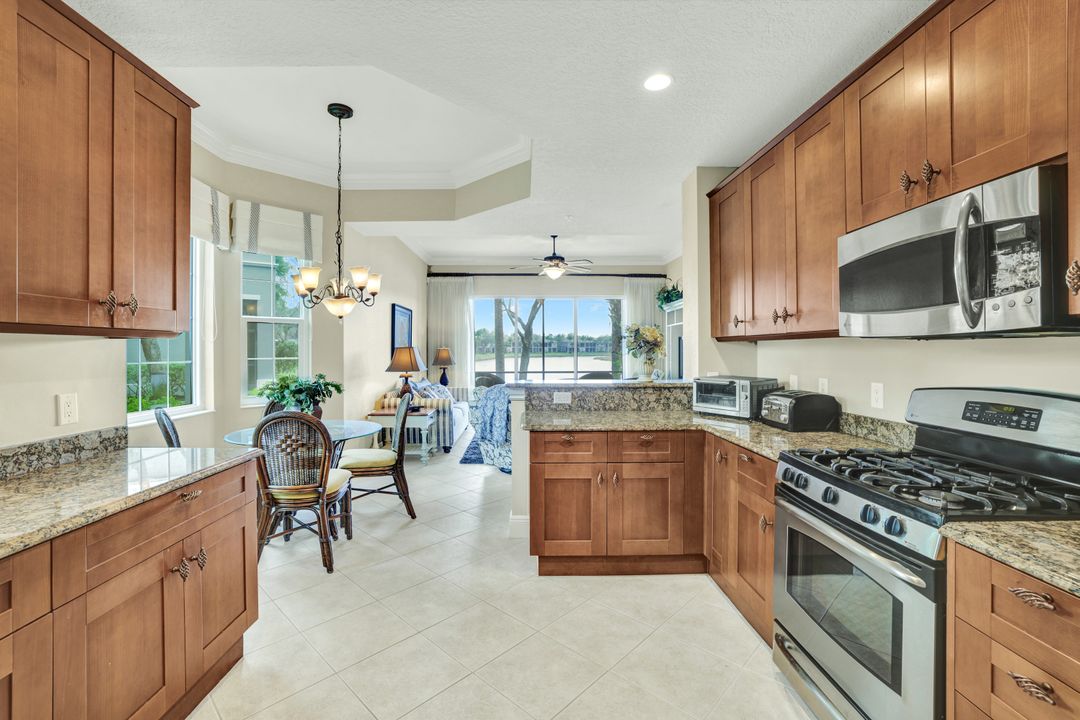 9234 Tesoro Ln #101, Naples, FL 34114