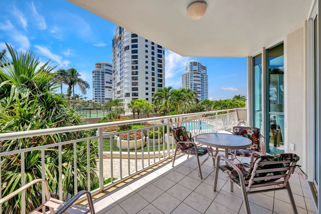 4255 Gulf Shore Blvd N  #103, Naples, FL 34103