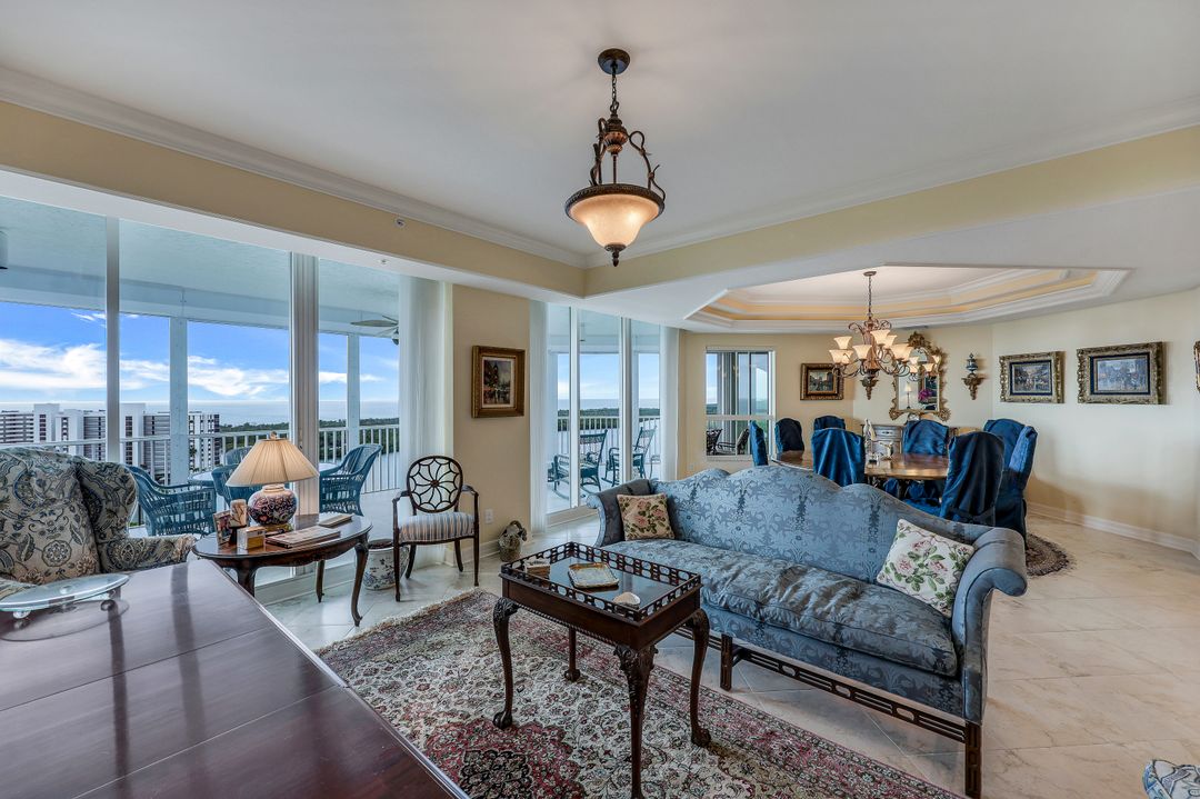 295 Grande Way #1203, Naples, FL 34110