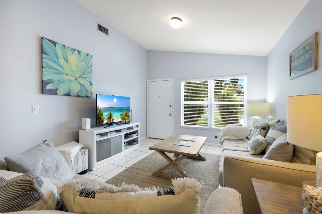 779 98th Ave N, Naples, FL 34108