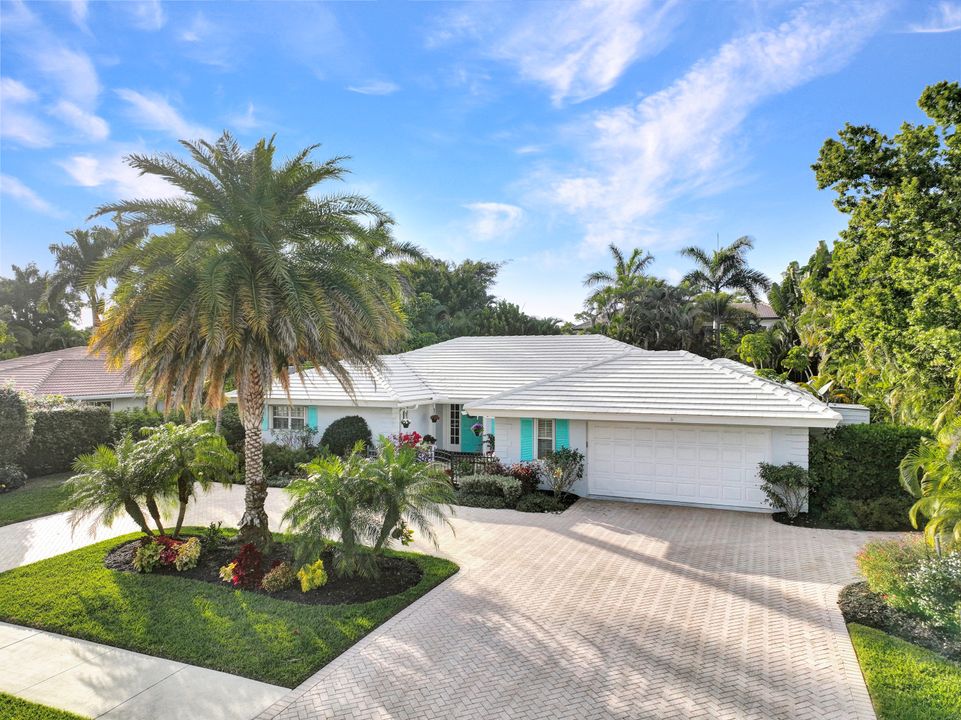 735 Old Trail Dr, Naples, FL 34103