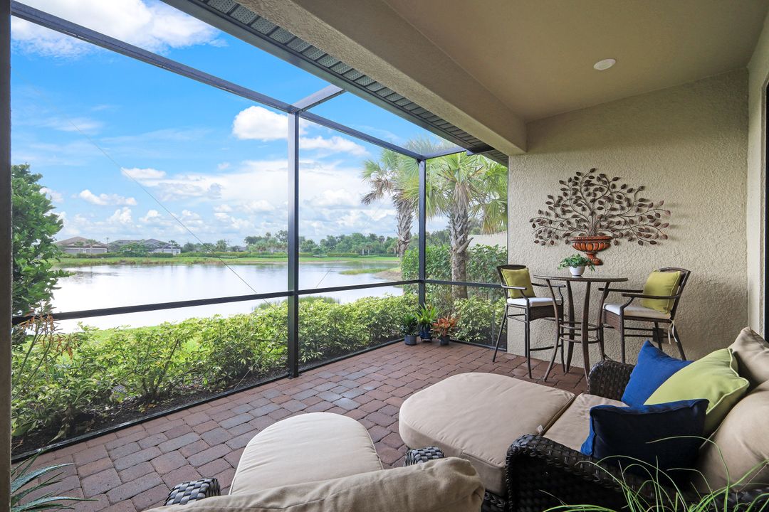 8033 Calle Canovas St, Naples, FL 34114