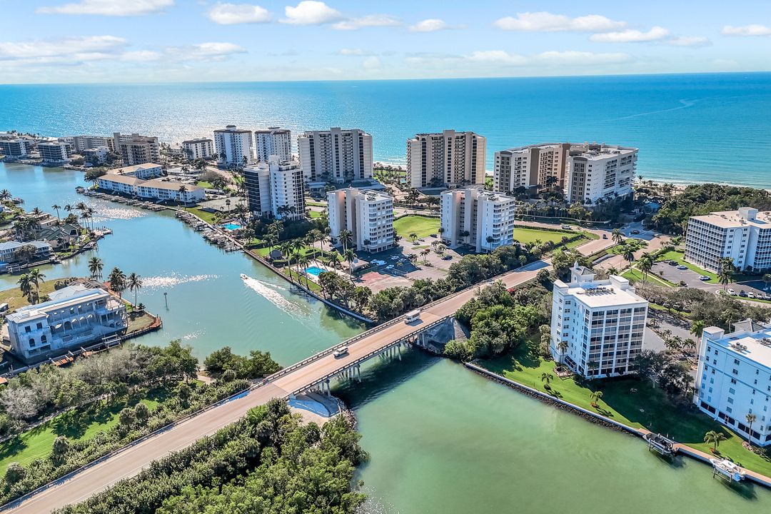 21 Bluebill Ave, Naples, FL 34108