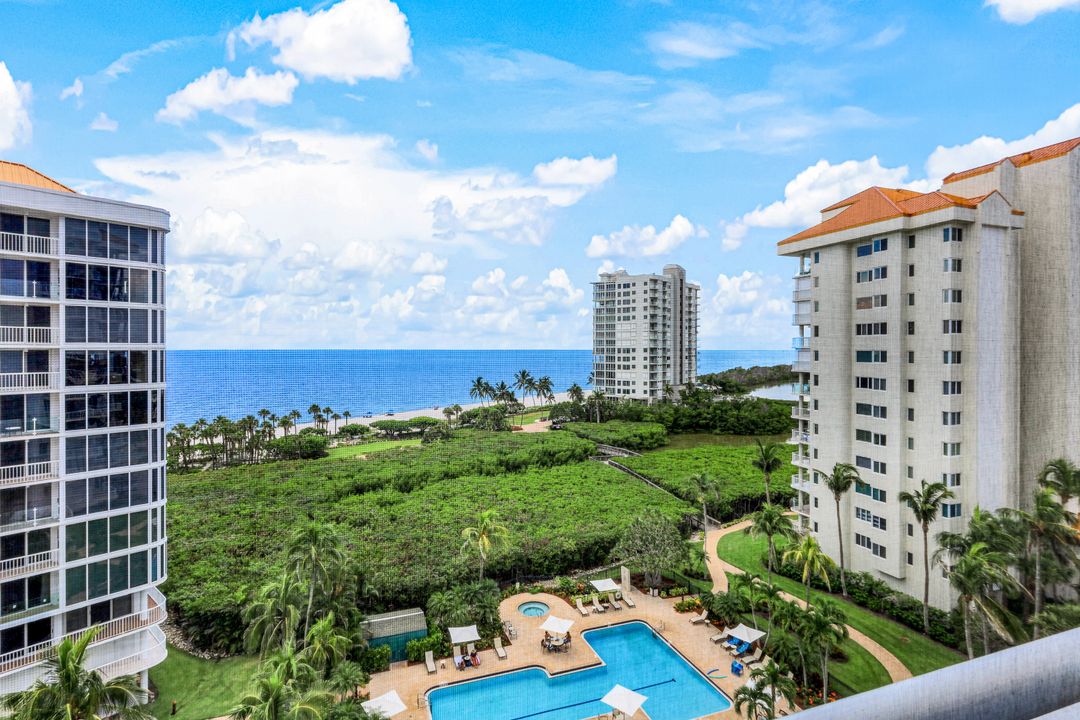 40 Seagate Dr #702, Naples, FL 34103