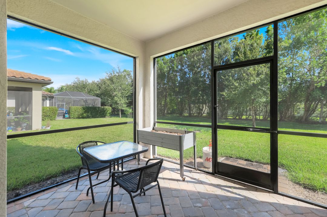 4264 Raffia Palm Cir, Naples, FL 34119