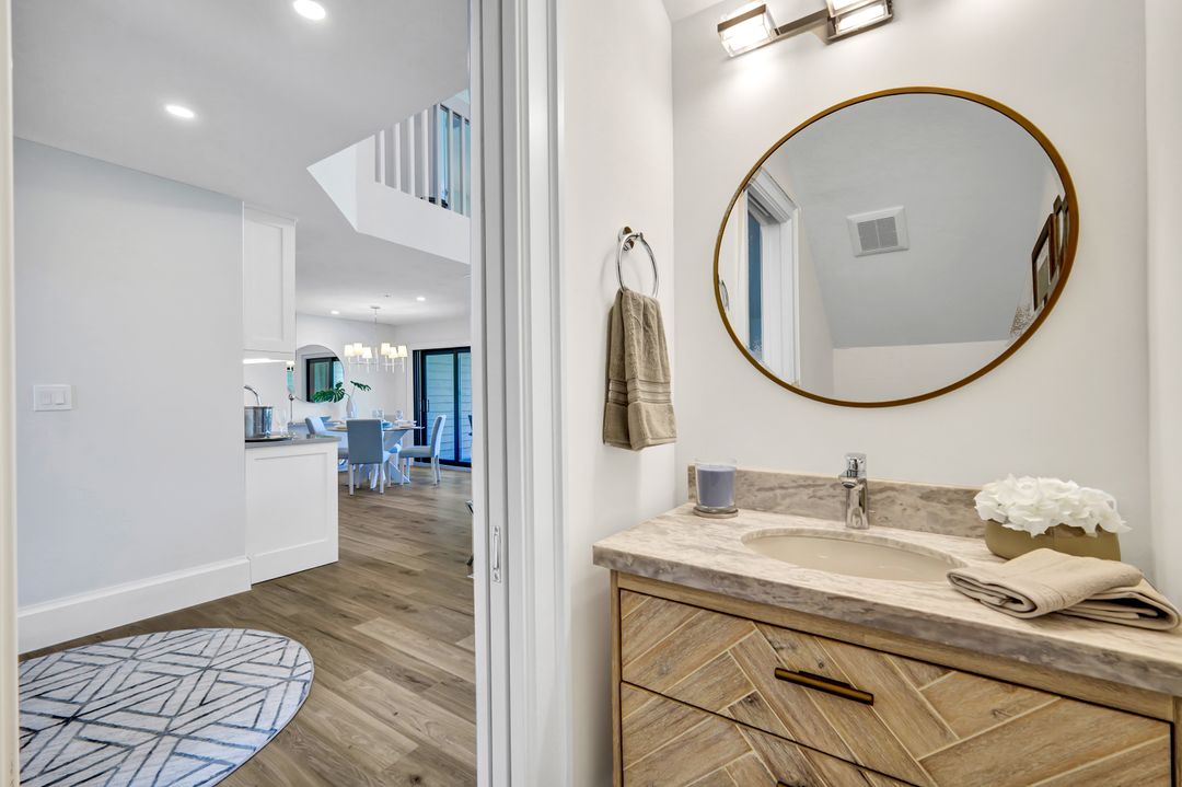 563 Park Shore Dr, Naples, FL 34103