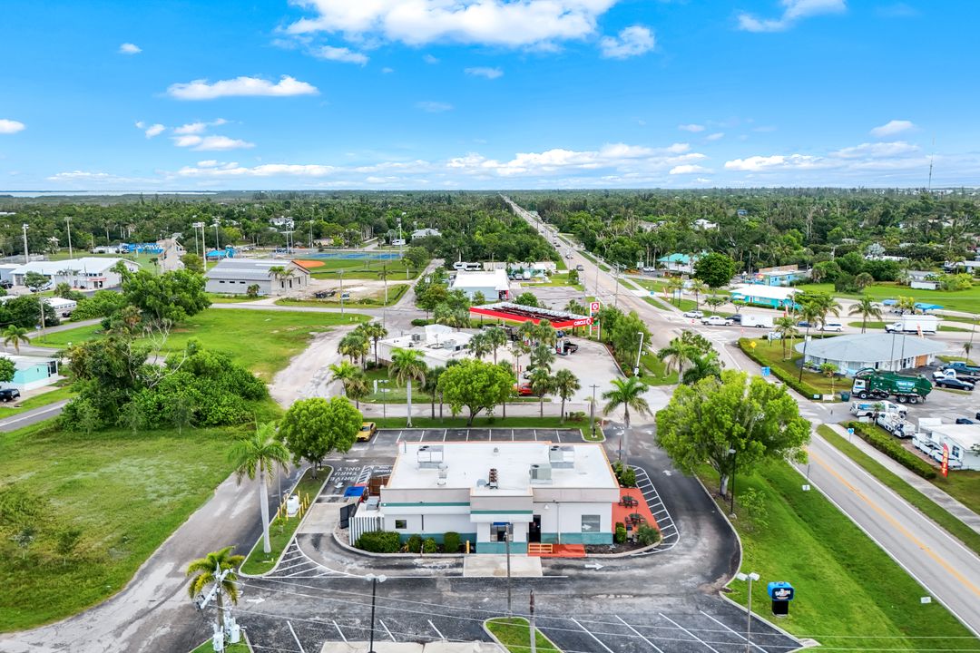 10493 Stringfellow Rd, Bokeelia, FL 33922