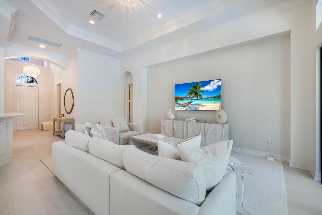 7319 Lantana Cir, Naples, FL 34119