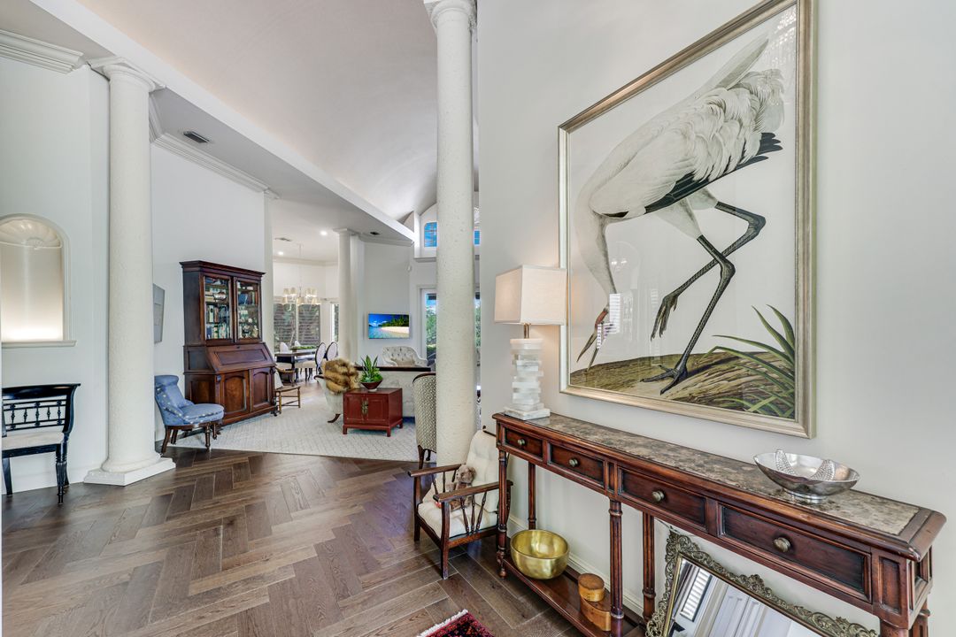 7913 Via Vecchia, Naples, FL 34108