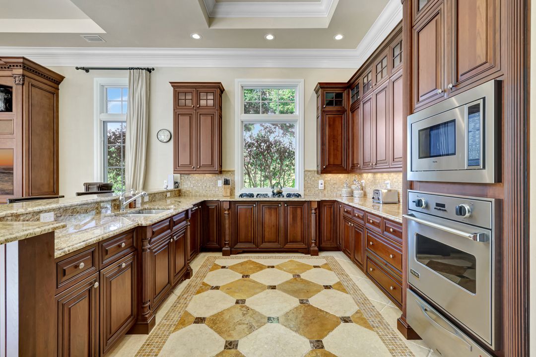 2249 Miramonte Ct, Naples, FL 34105